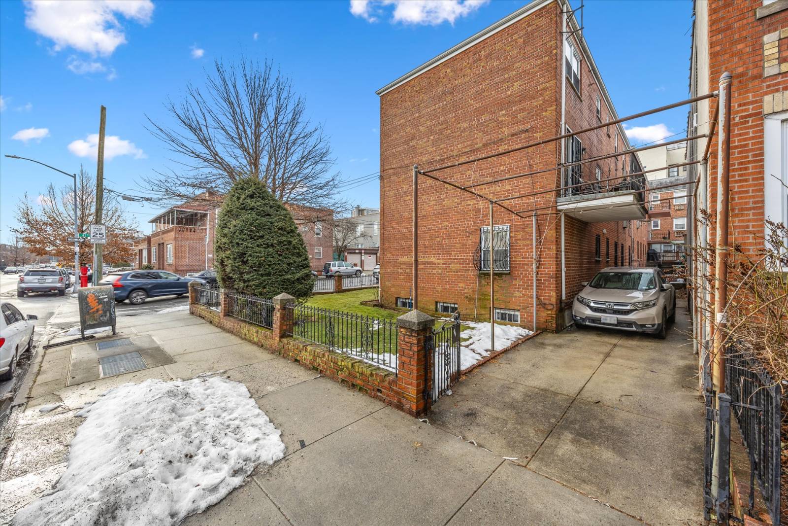 #4 photo, 2504 42nd street, astoria , NY 11103