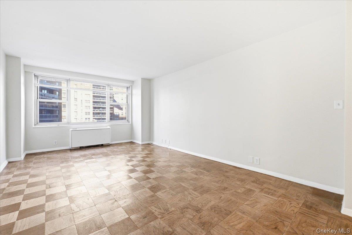 #14 photo, 70-25 Yellowstone Boulevard, Forest Hills , NY 11375