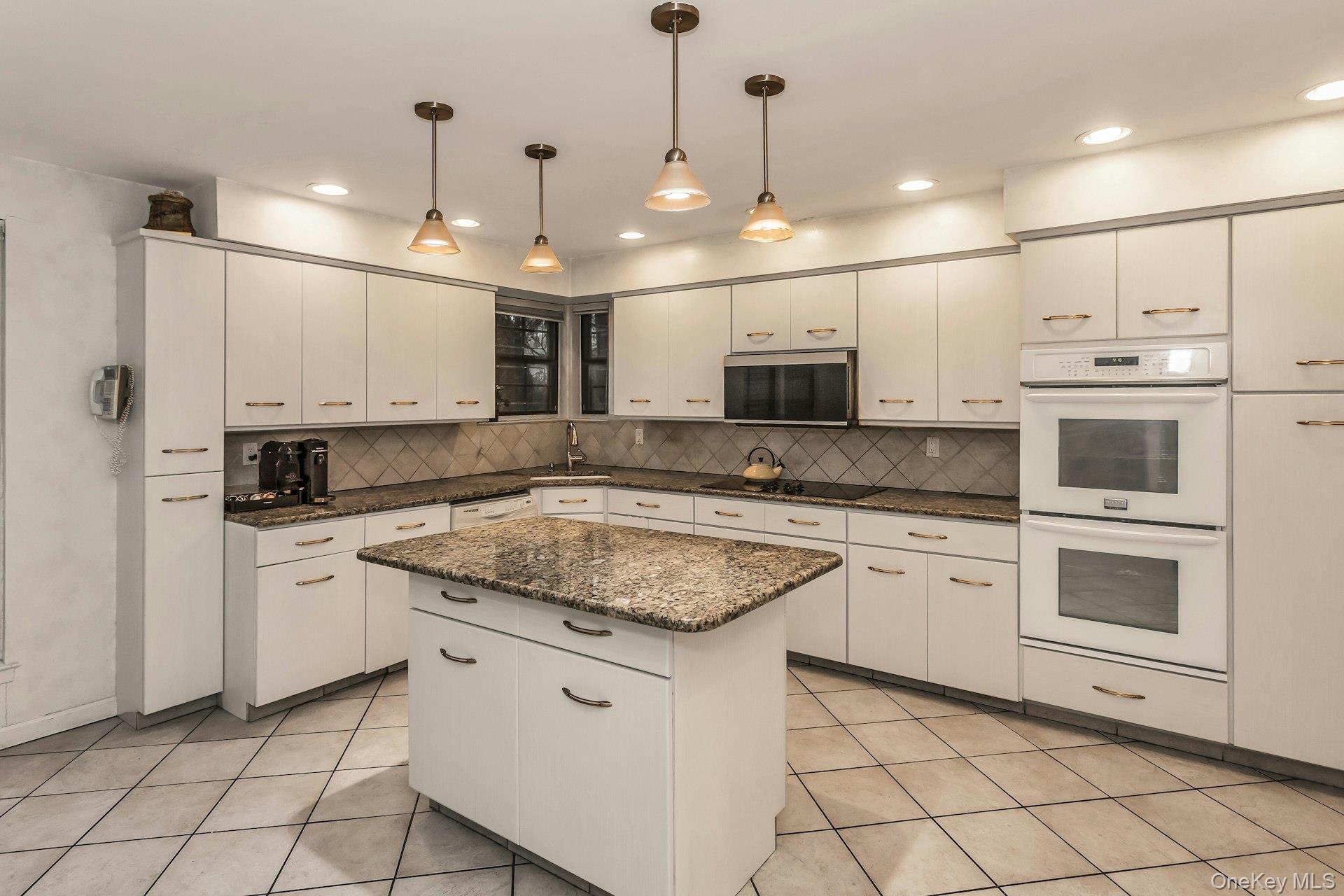 #12 photo, 232 Linnet Court, Нассау ‖ Manhasset , NY 11030