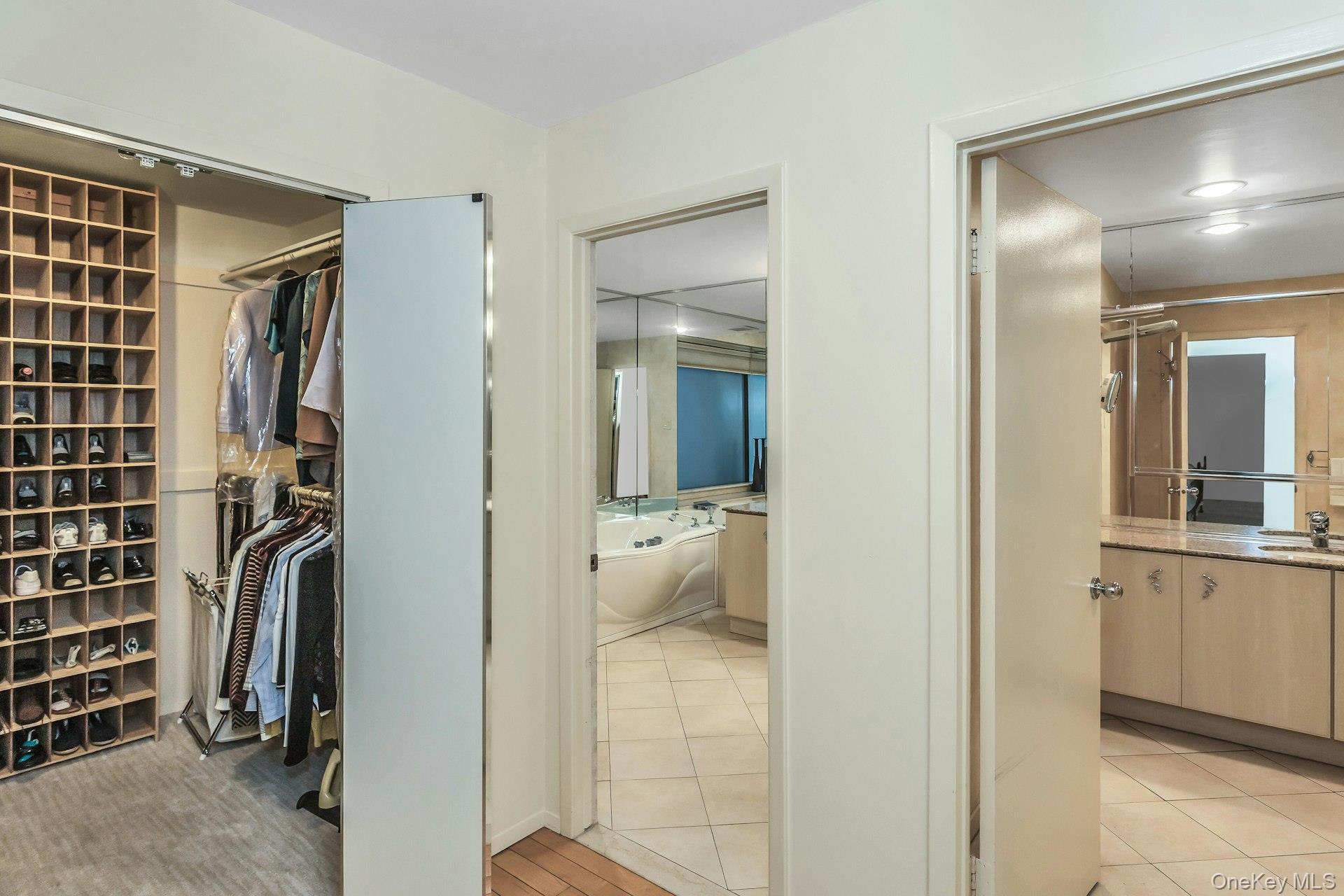 #17 photo, 232 Linnet Court, Нассау ‖ Manhasset , NY 11030