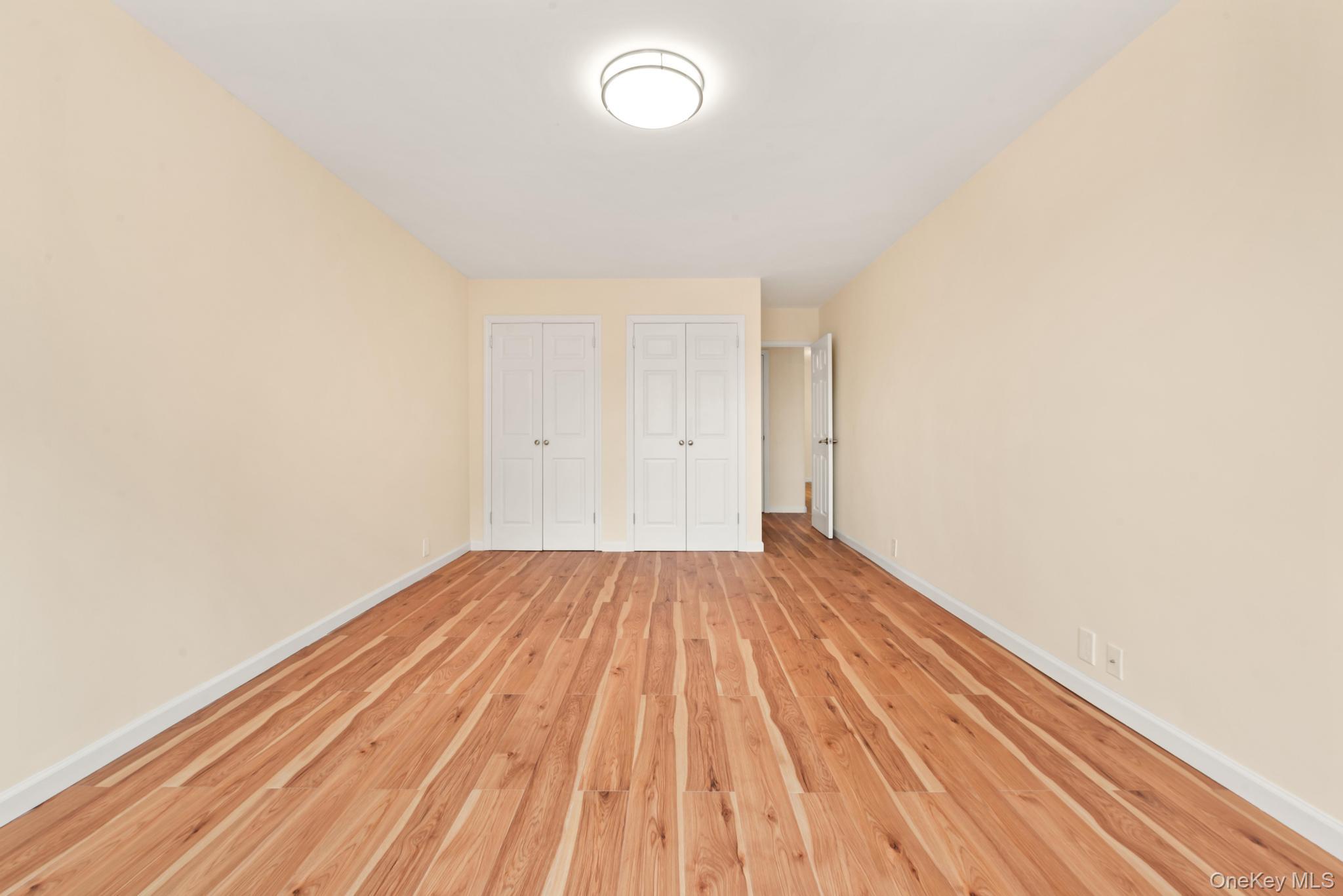 #18 photo, 70-25 Yellowstone Boulevard, फॉरेस्ट हिल्स Forest Hills , NY 11375