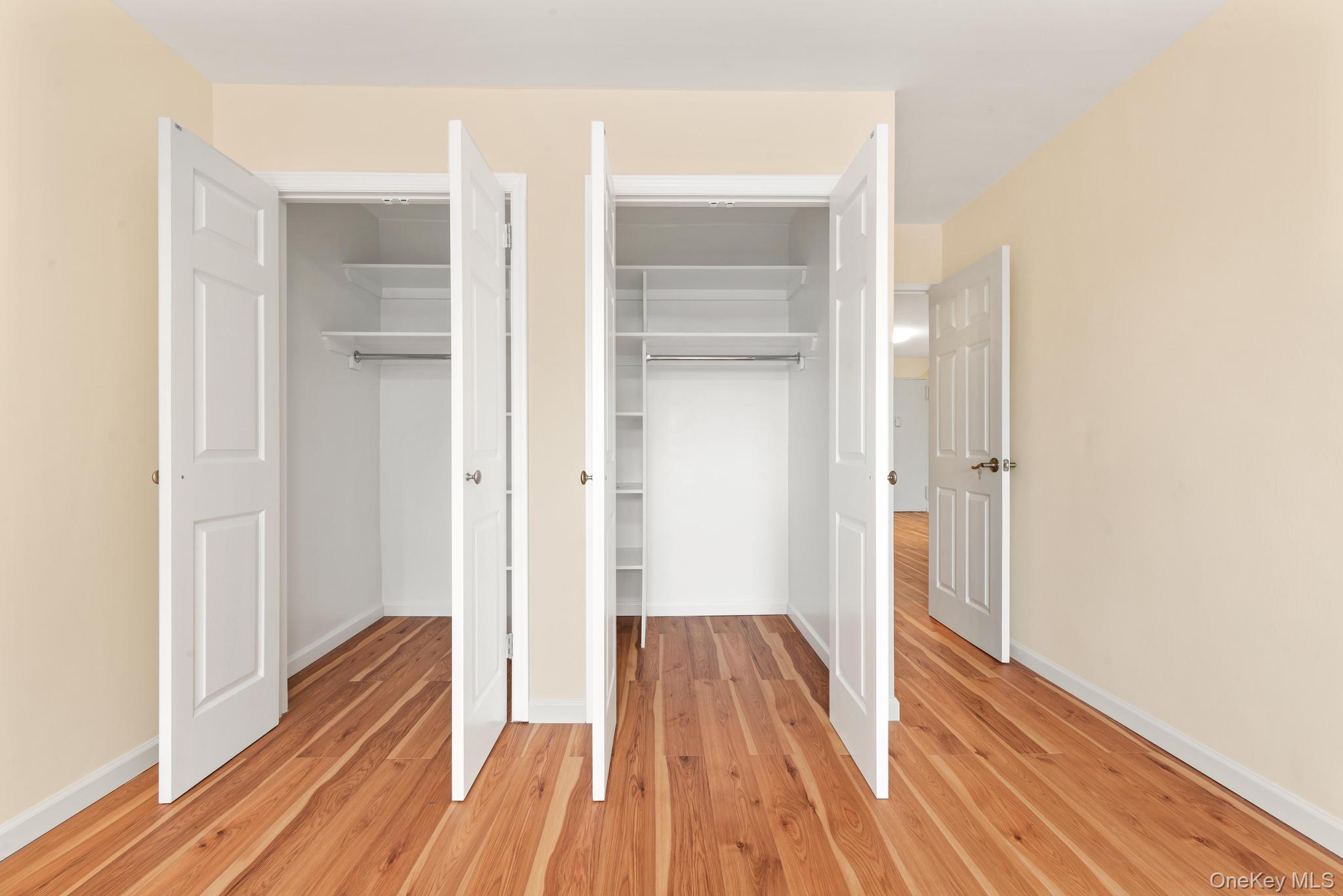 #19 photo, 70-25 Yellowstone Boulevard, फॉरेस्ट हिल्स Forest Hills , NY 11375