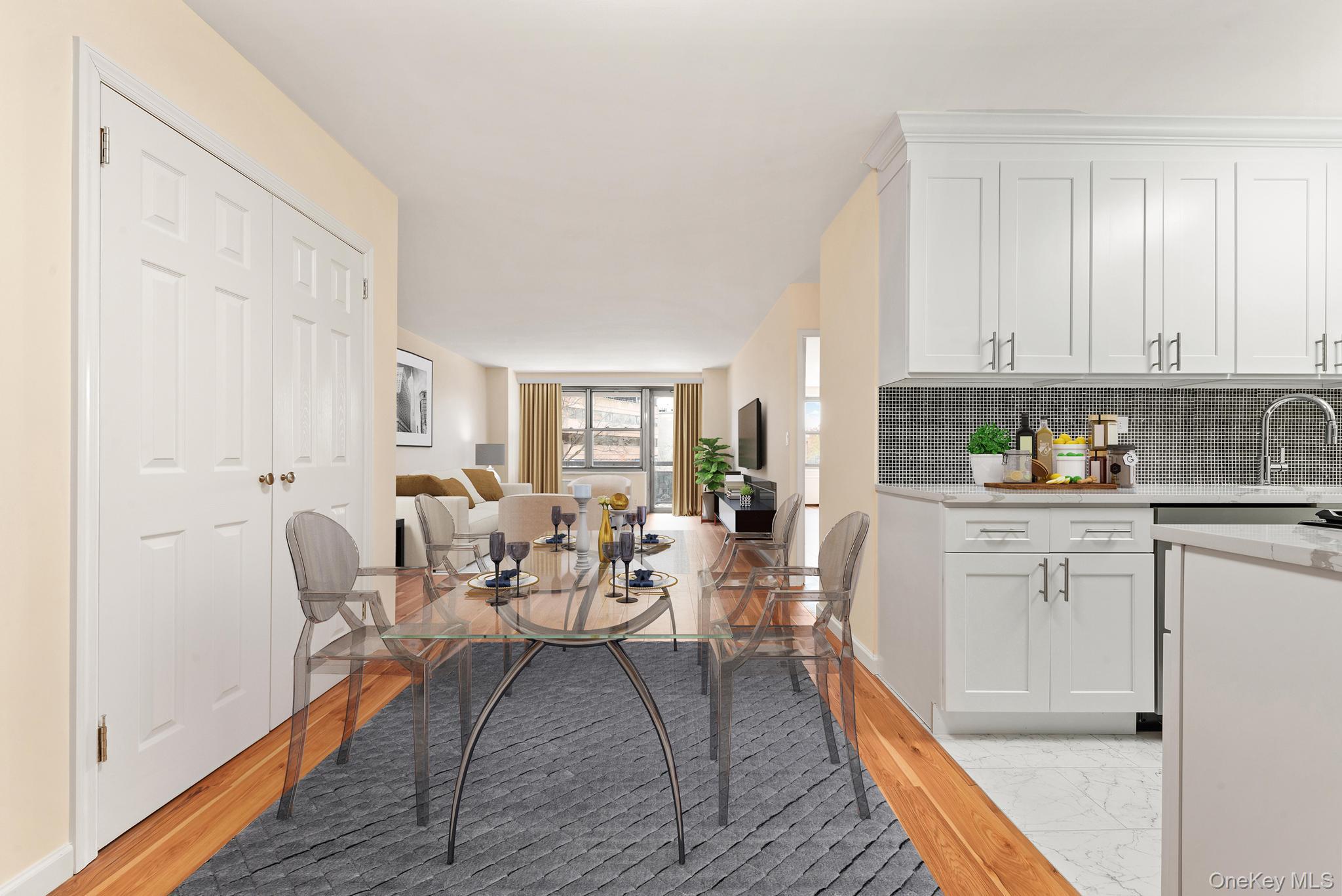 #9 photo, 70-25 Yellowstone Boulevard, फॉरेस्ट हिल्स Forest Hills , NY 11375