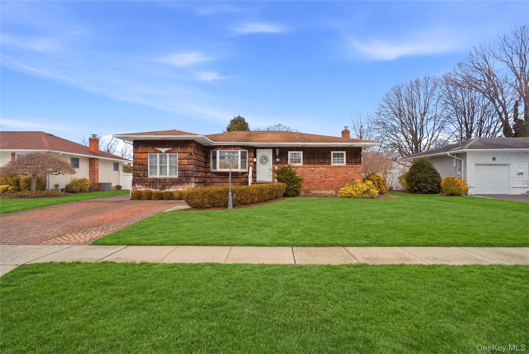 #1 photo, 9 Lyons Avenue, Farmingdale , NY 11735