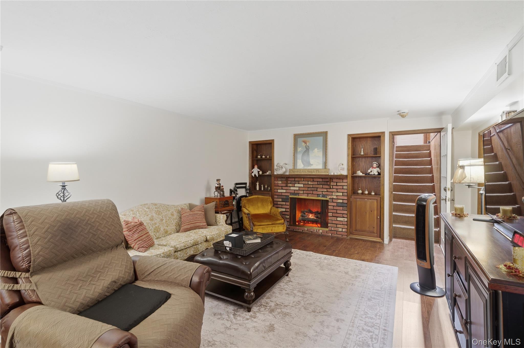 #19 photo, 9 Lyons Avenue, Farmingdale , NY 11735