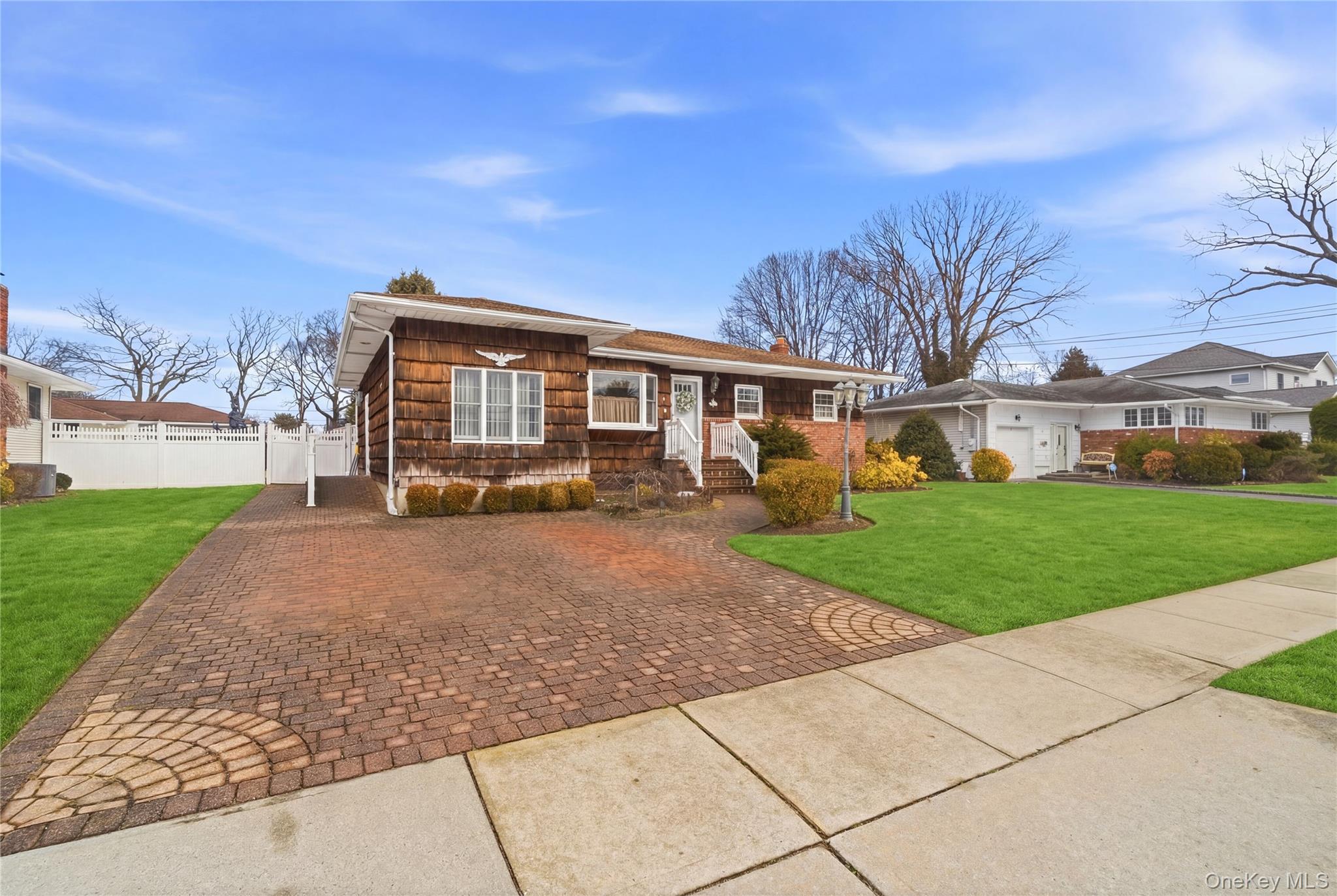 #2 photo, 9 Lyons Avenue, Farmingdale , NY 11735