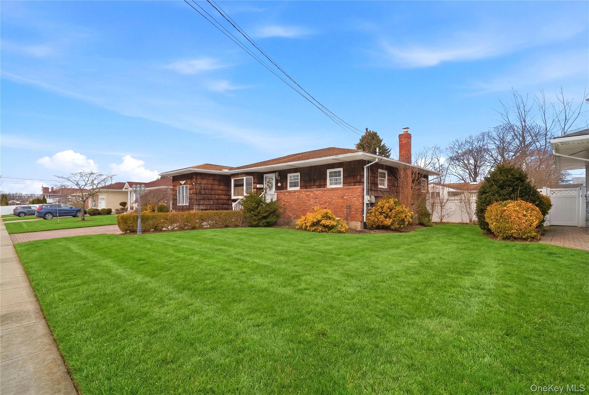 #4 photo, 9 Lyons Avenue, Farmingdale , NY 11735