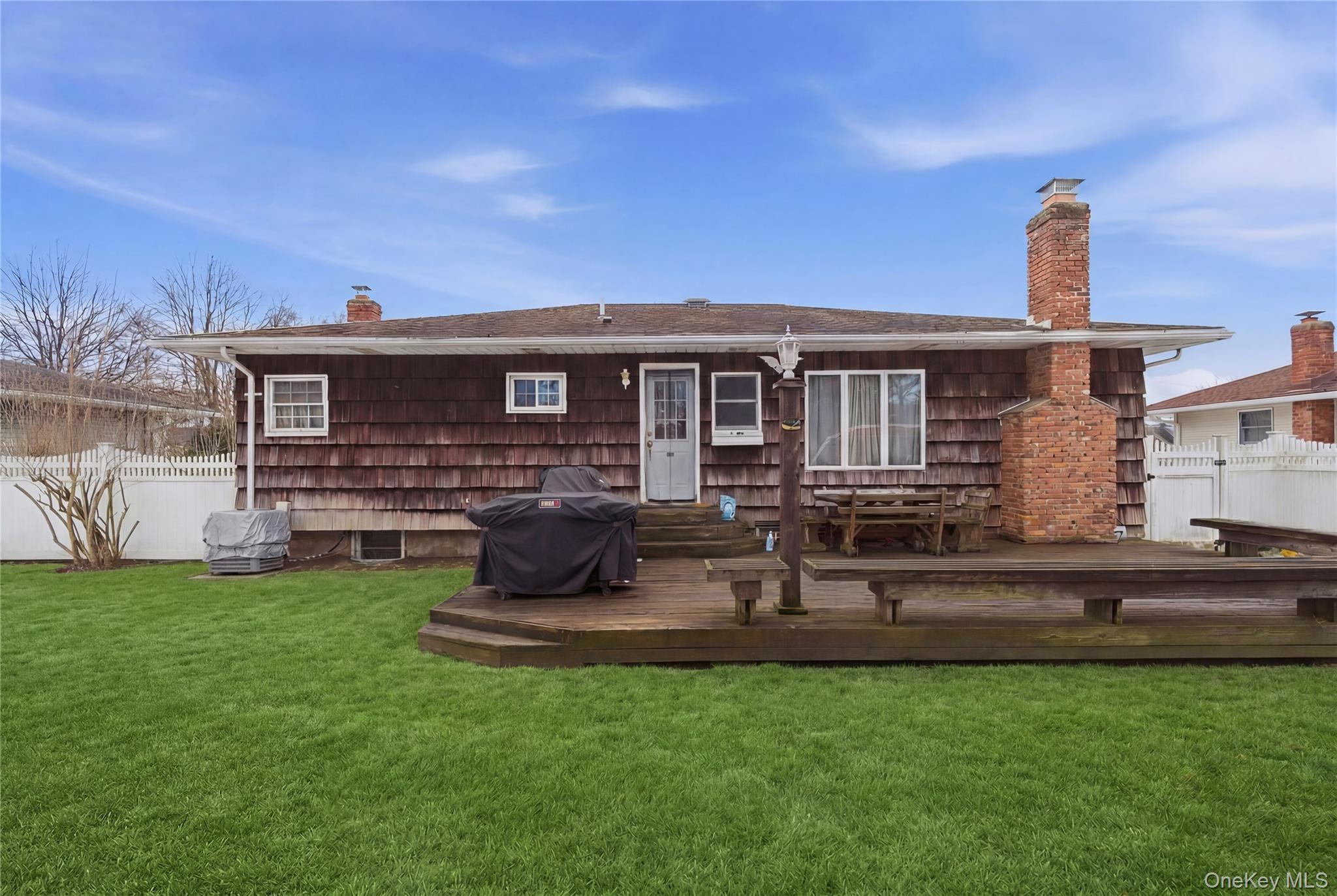 #5 photo, 9 Lyons Avenue, Farmingdale , NY 11735