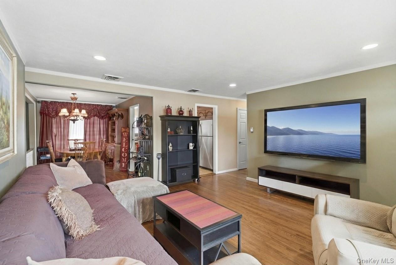 #7 photo, 9 Lyons Avenue, Farmingdale , NY 11735