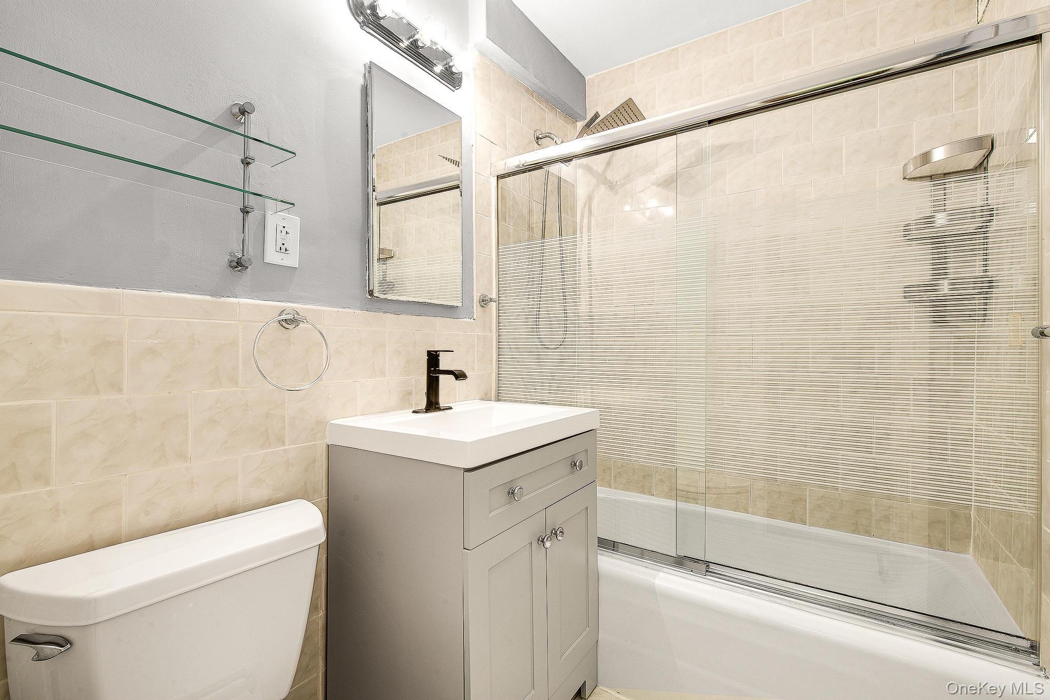 #13 photo, 70-25 Yellowstone Boulevard, फॉरेस्ट हिल्स Forest Hills , NY 11375