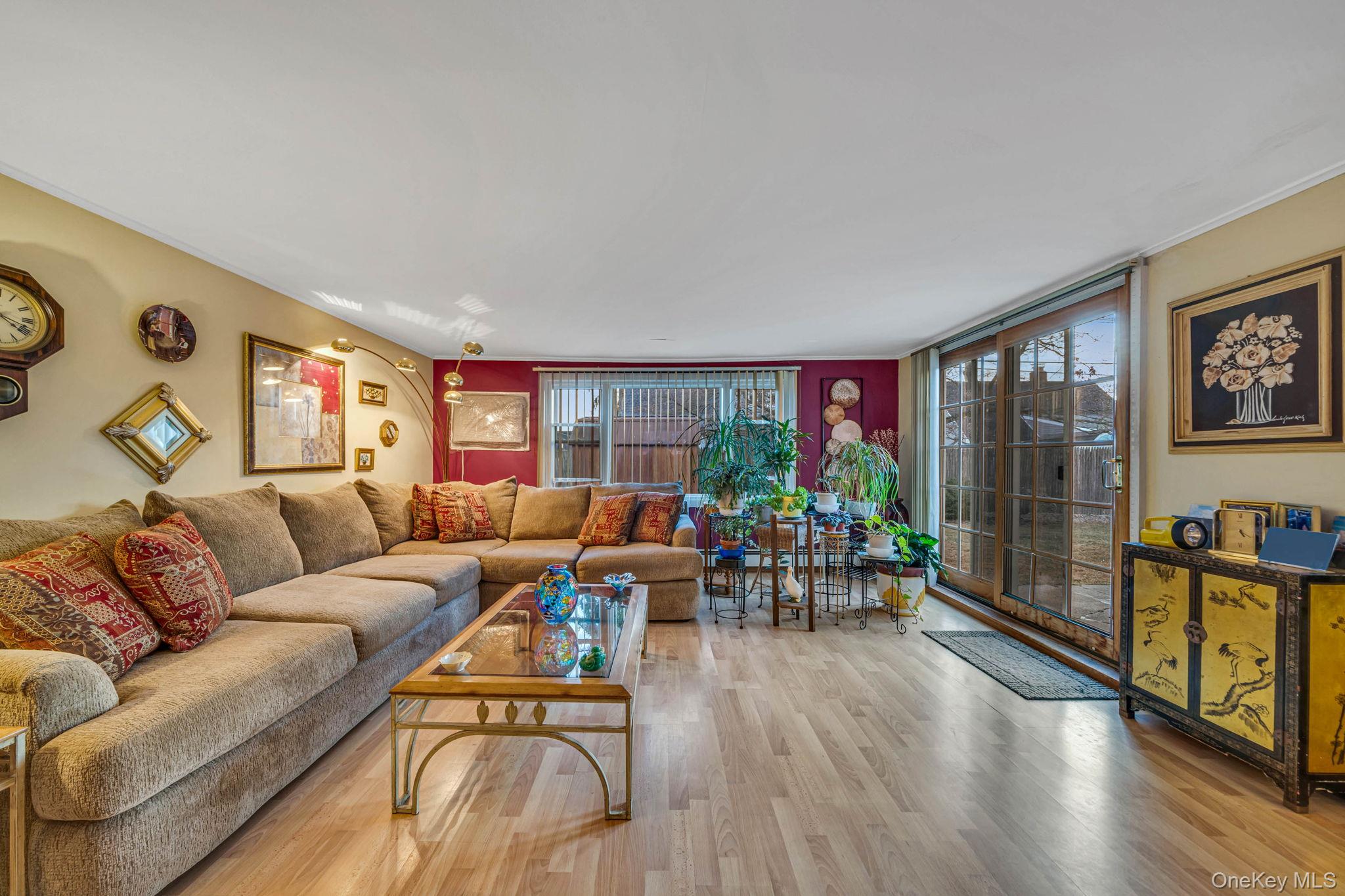 #19 photo, 22 Bayberry Lane, Levittown , NY 11756