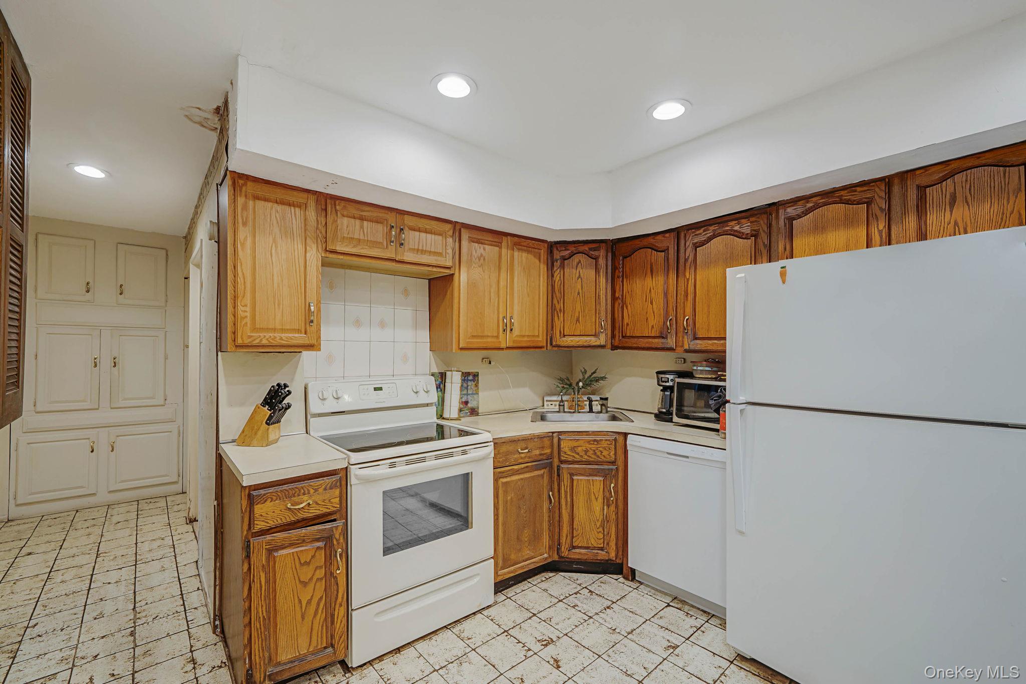 #7 photo, 22 Bayberry Lane, Levittown , NY 11756