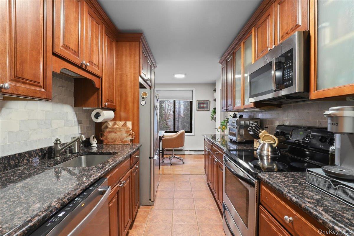 #5 photo, 130 Colonial Parkway, Yonkers , NY 10710