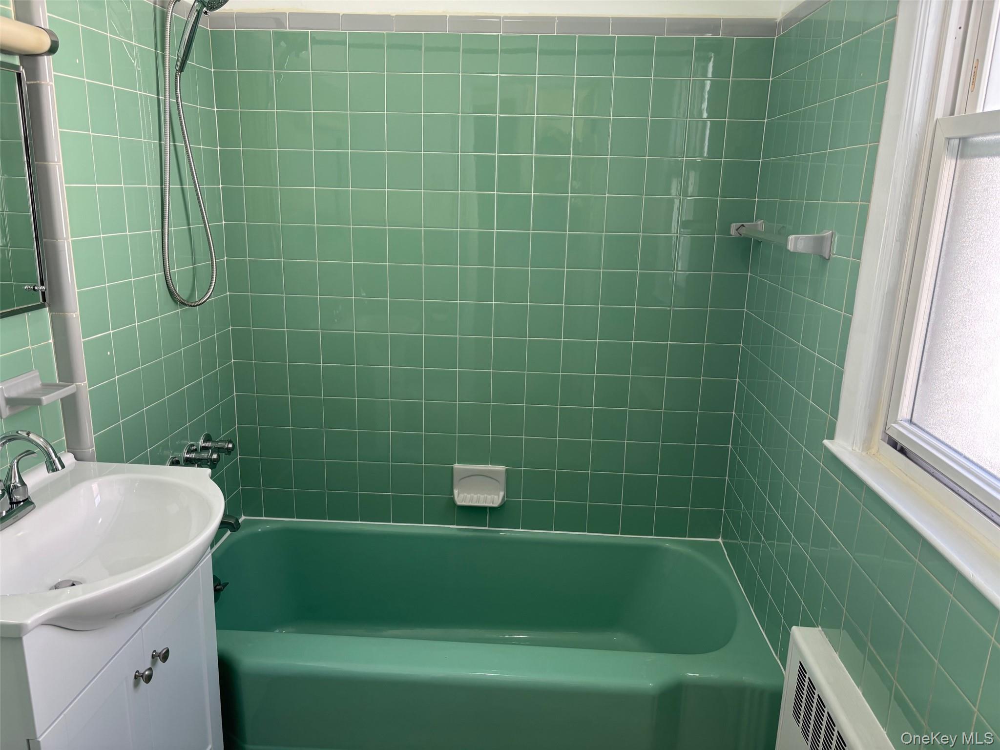 #8 photo, 612 College Place, कॉलेज पॉइंट College Point , NY 11356