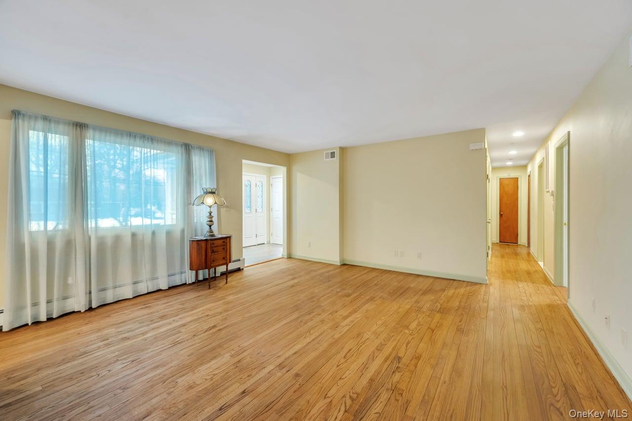 #16 photo, 105 Browns Road, Саффолк ‖ Nesconset , NY 11767