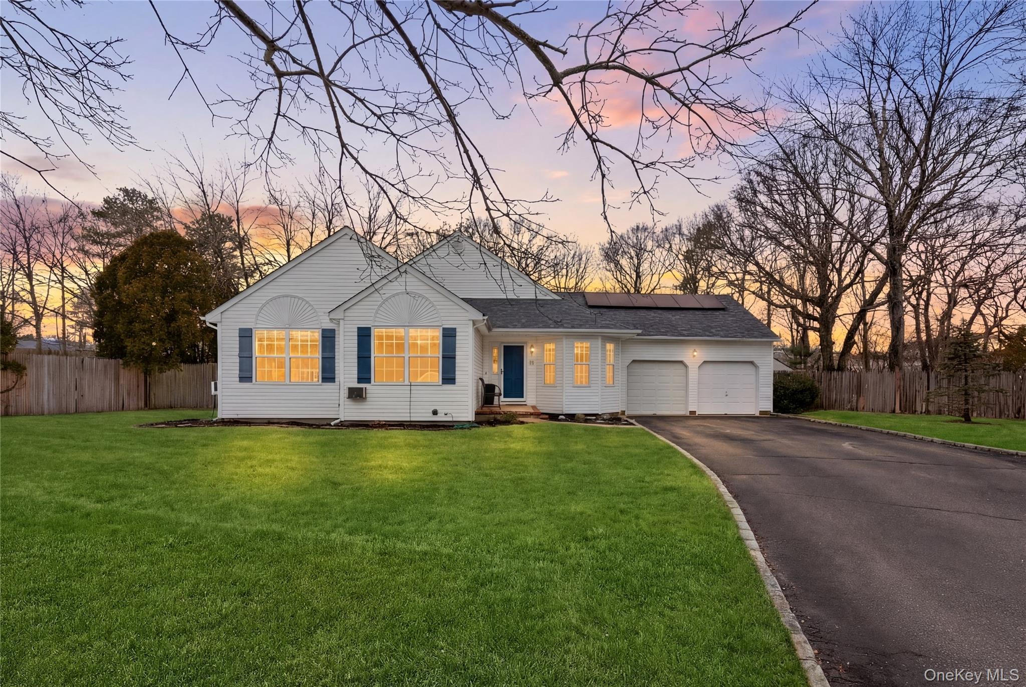 #1 photo, 8 Lucy Court, सफ़ोक काउंटी Patchogue , NY 11772