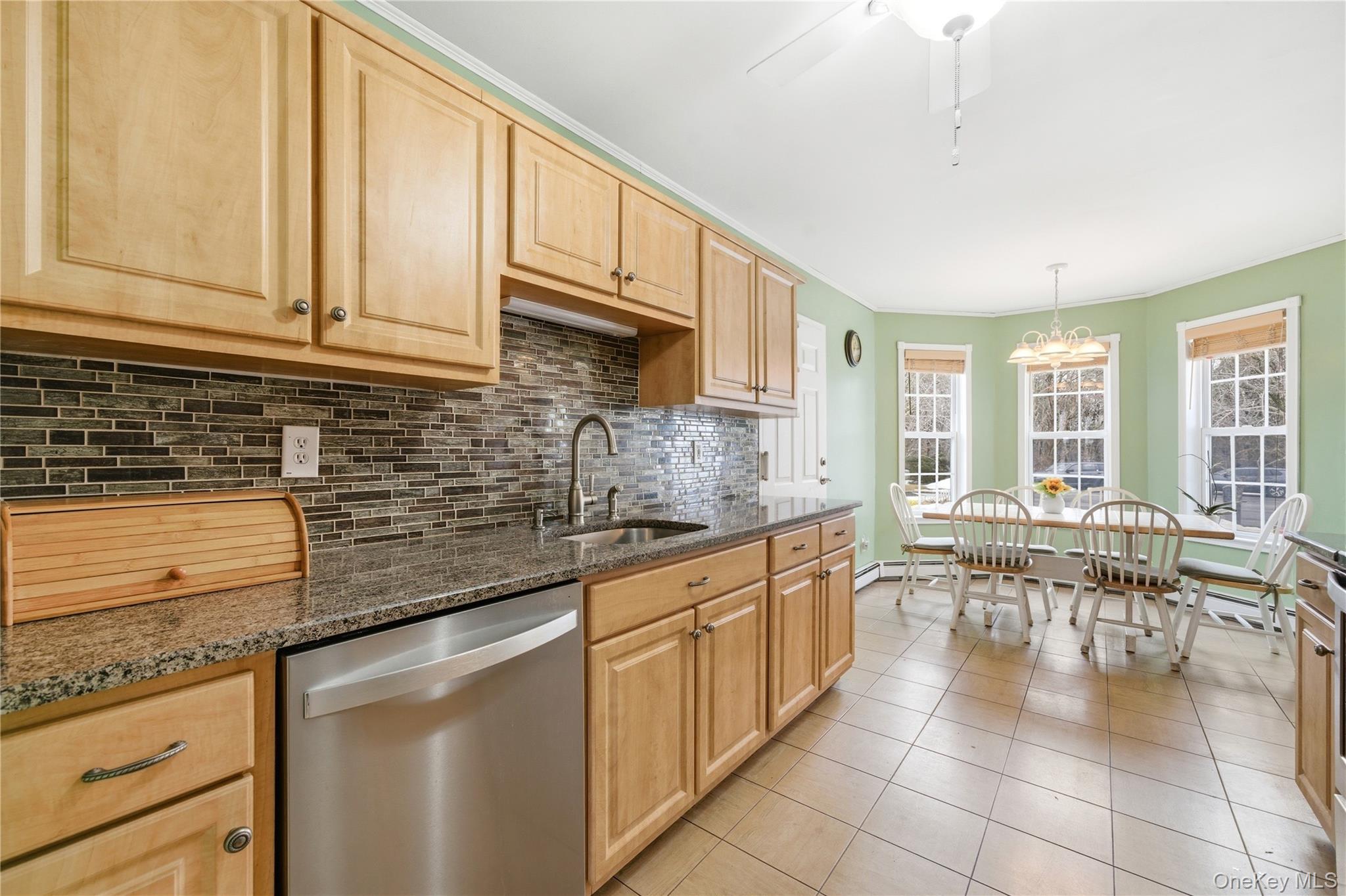 #16 photo, 8 Lucy Court, सफ़ोक काउंटी Patchogue , NY 11772