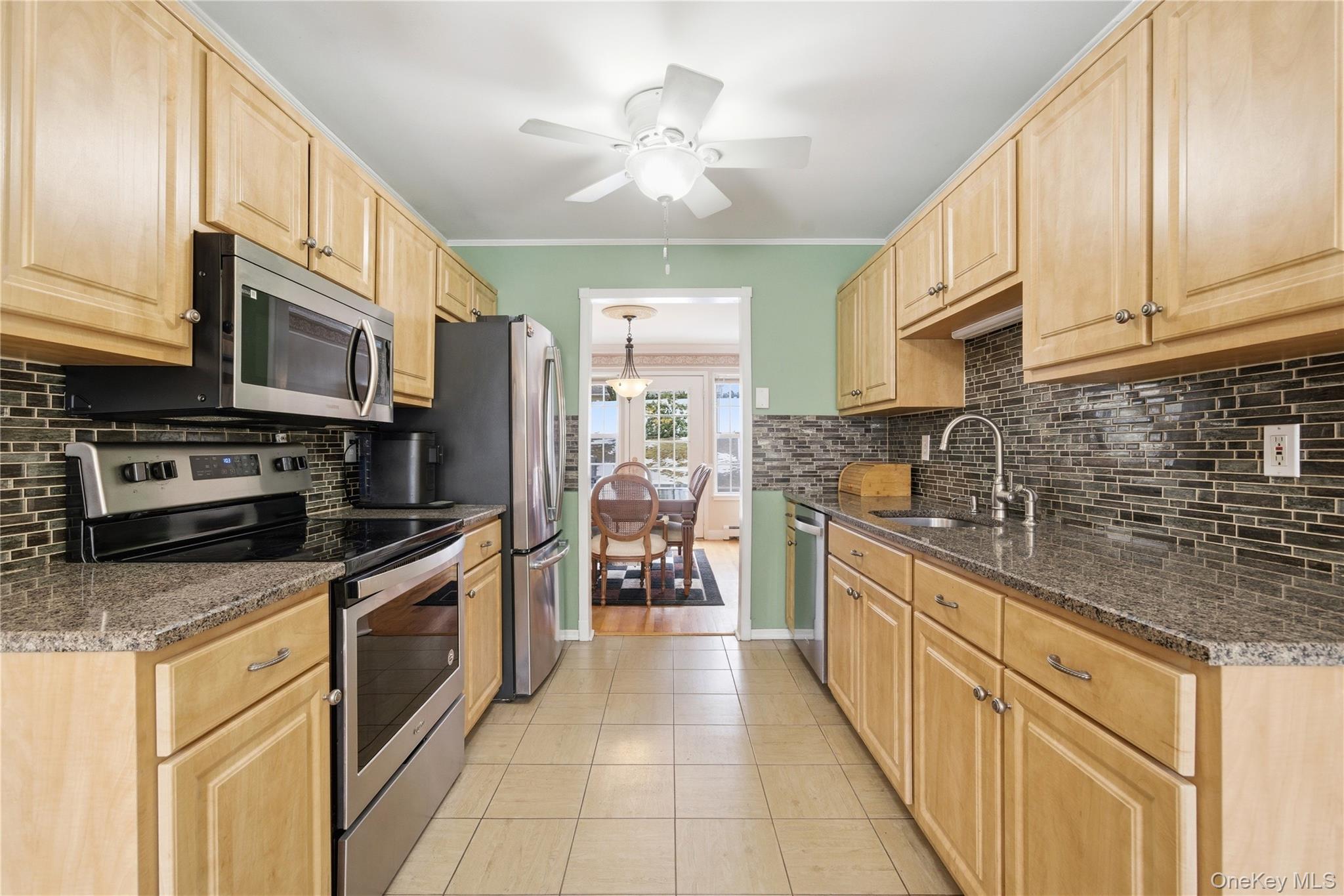 #18 photo, 8 Lucy Court, सफ़ोक काउंटी Patchogue , NY 11772