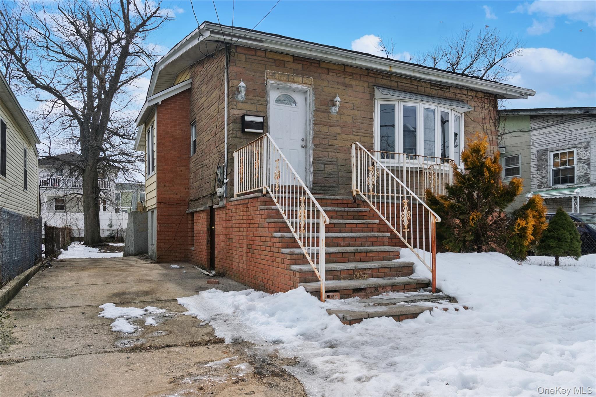 #1 photo, 6529 Bayfield Avenue, קווינס Arverne , NY 11692