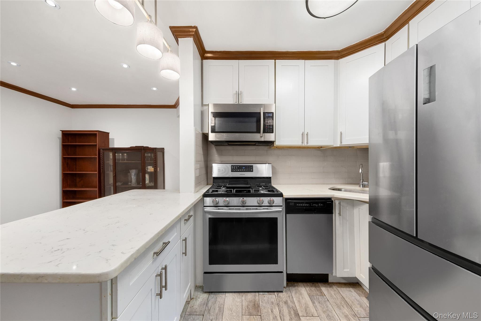 #3 photo, 88-10 34th Avenue, जैक्सन हाइट्स Jackson Heights , NY 11372