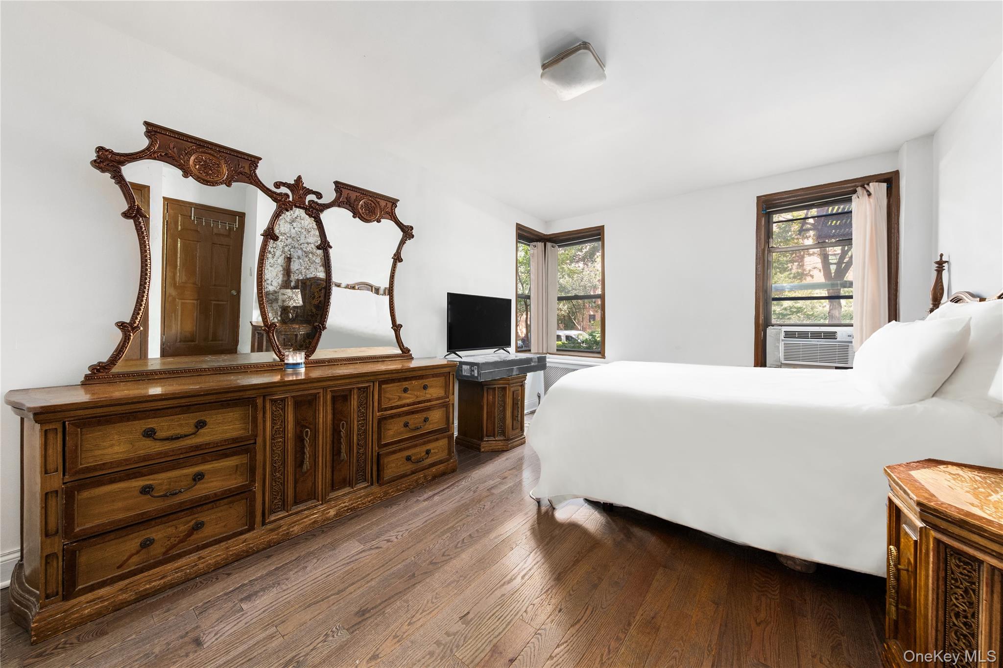 #5 photo, 88-10 34th Avenue, जैक्सन हाइट्स Jackson Heights , NY 11372