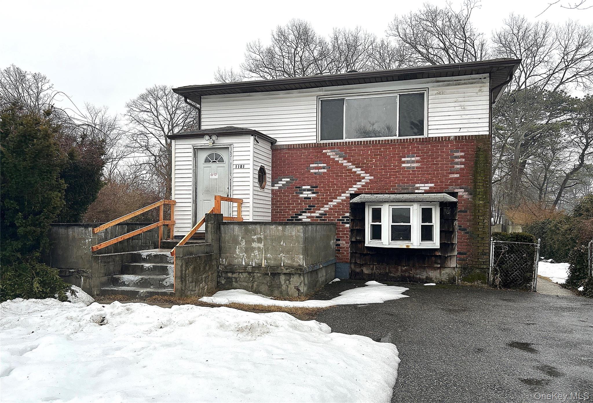 #1 photo, 1181 Ocean Avenue, सफ़ोक काउंटी Bay Shore , NY 11706