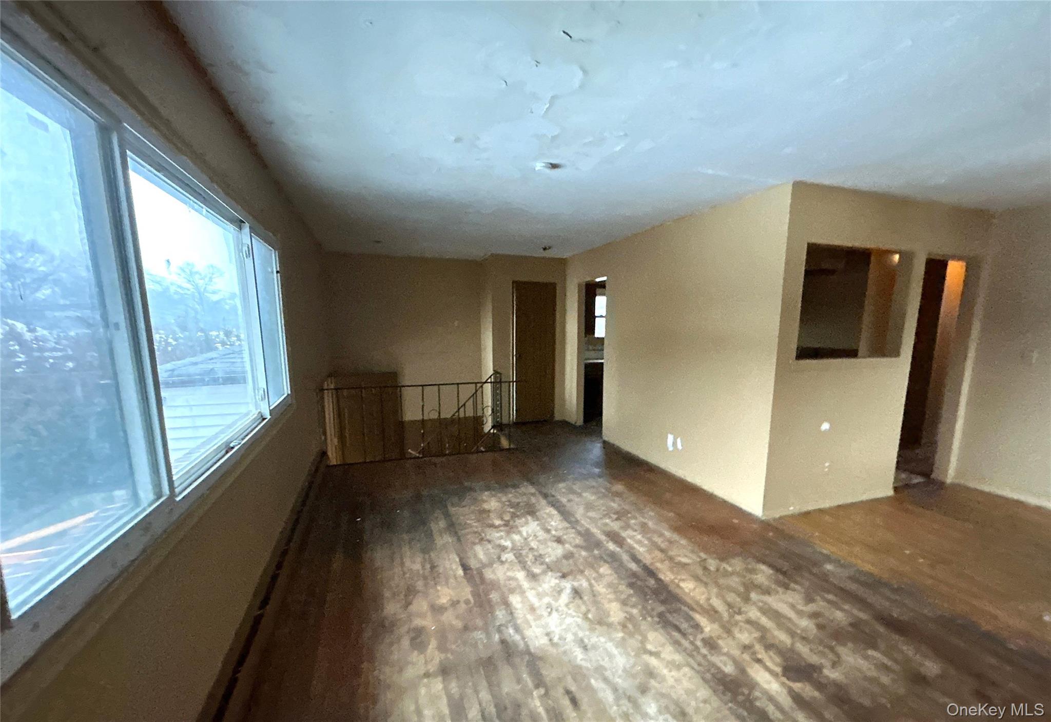 #3 photo, 1181 Ocean Avenue, सफ़ोक काउंटी Bay Shore , NY 11706