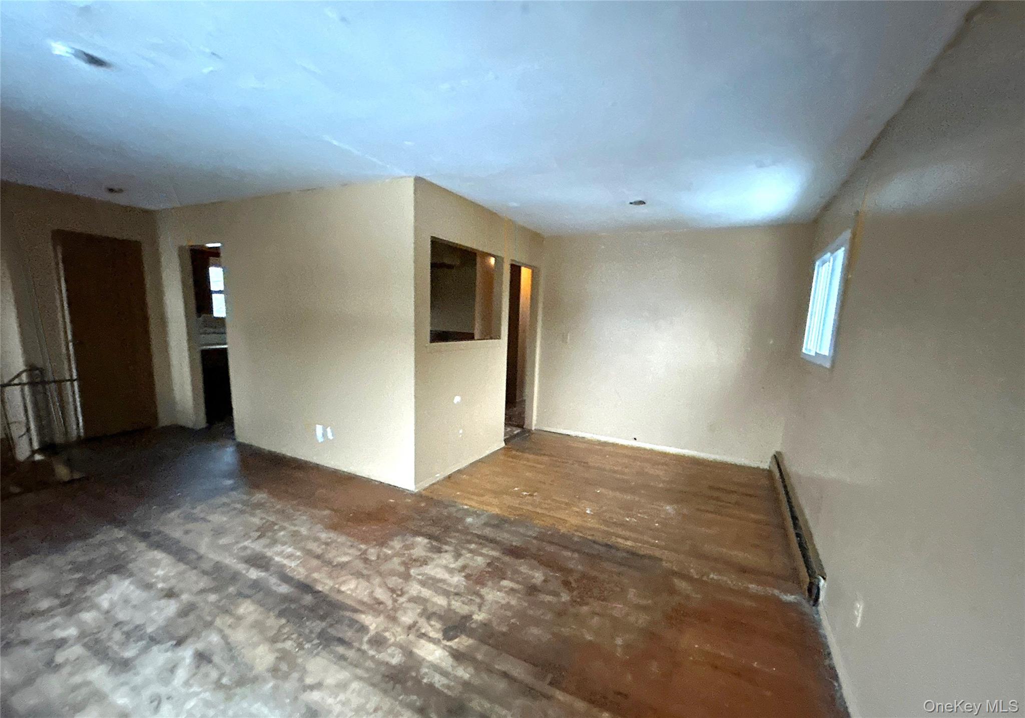 #4 photo, 1181 Ocean Avenue, सफ़ोक काउंटी Bay Shore , NY 11706