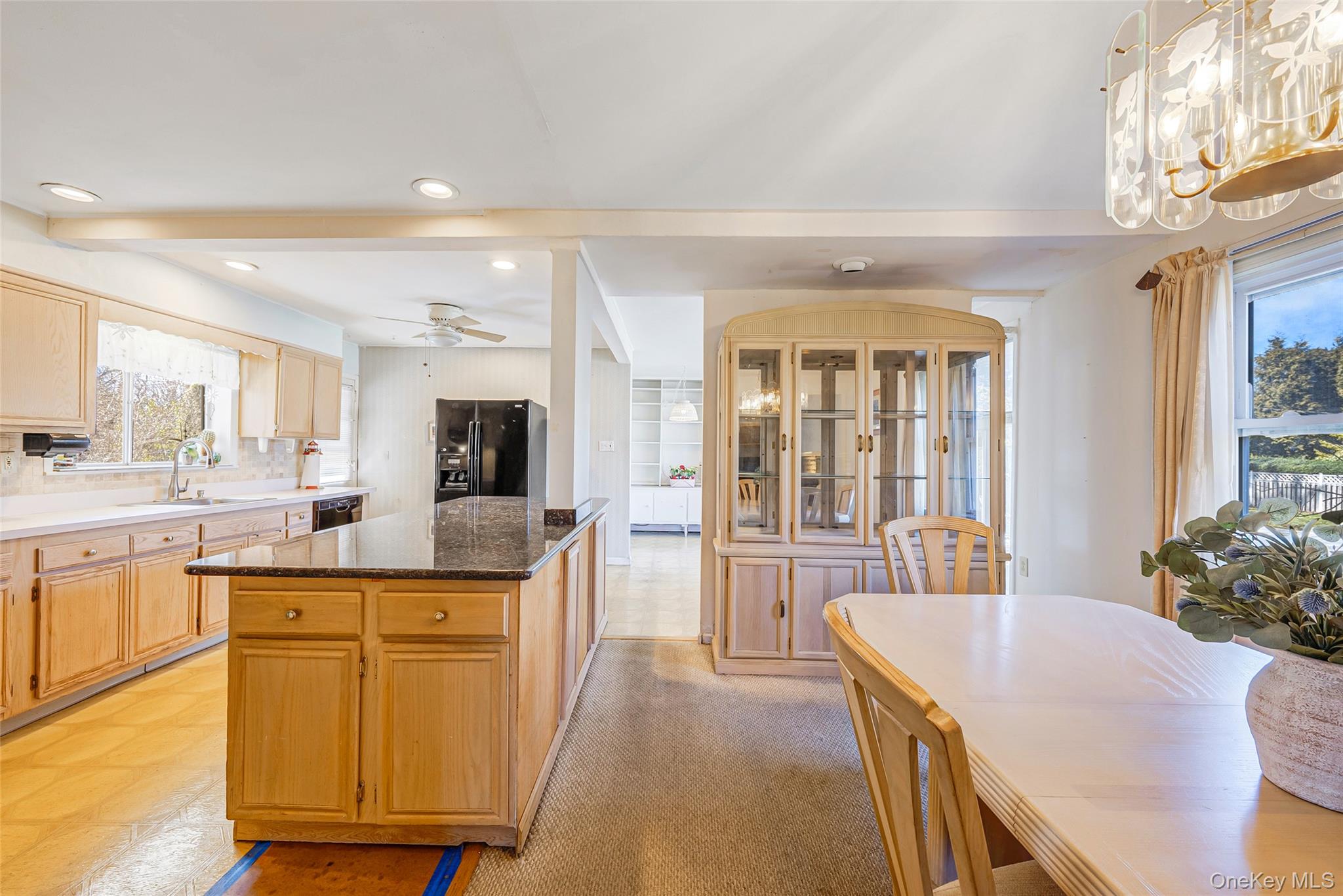 #10 photo, 294 Sayville Boulevard, سوفولك Sayville , NY 11782