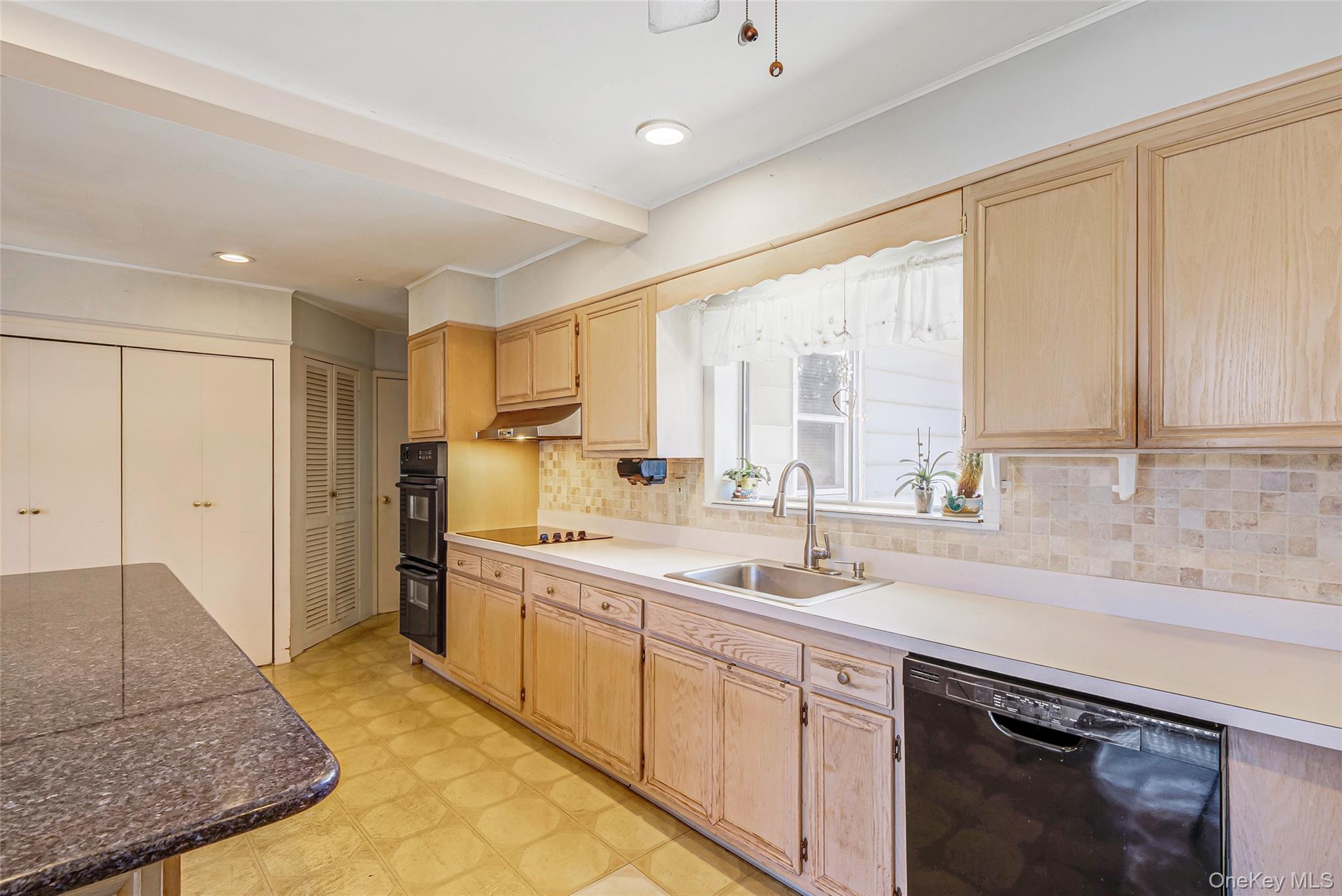 #14 photo, 294 Sayville Boulevard, سوفولك Sayville , NY 11782