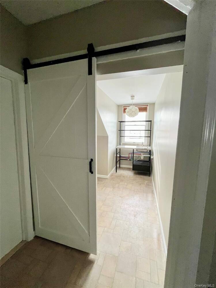 #3 photo, 186 W. Main Street, #6, 东长岛 Sayville , NY 11782