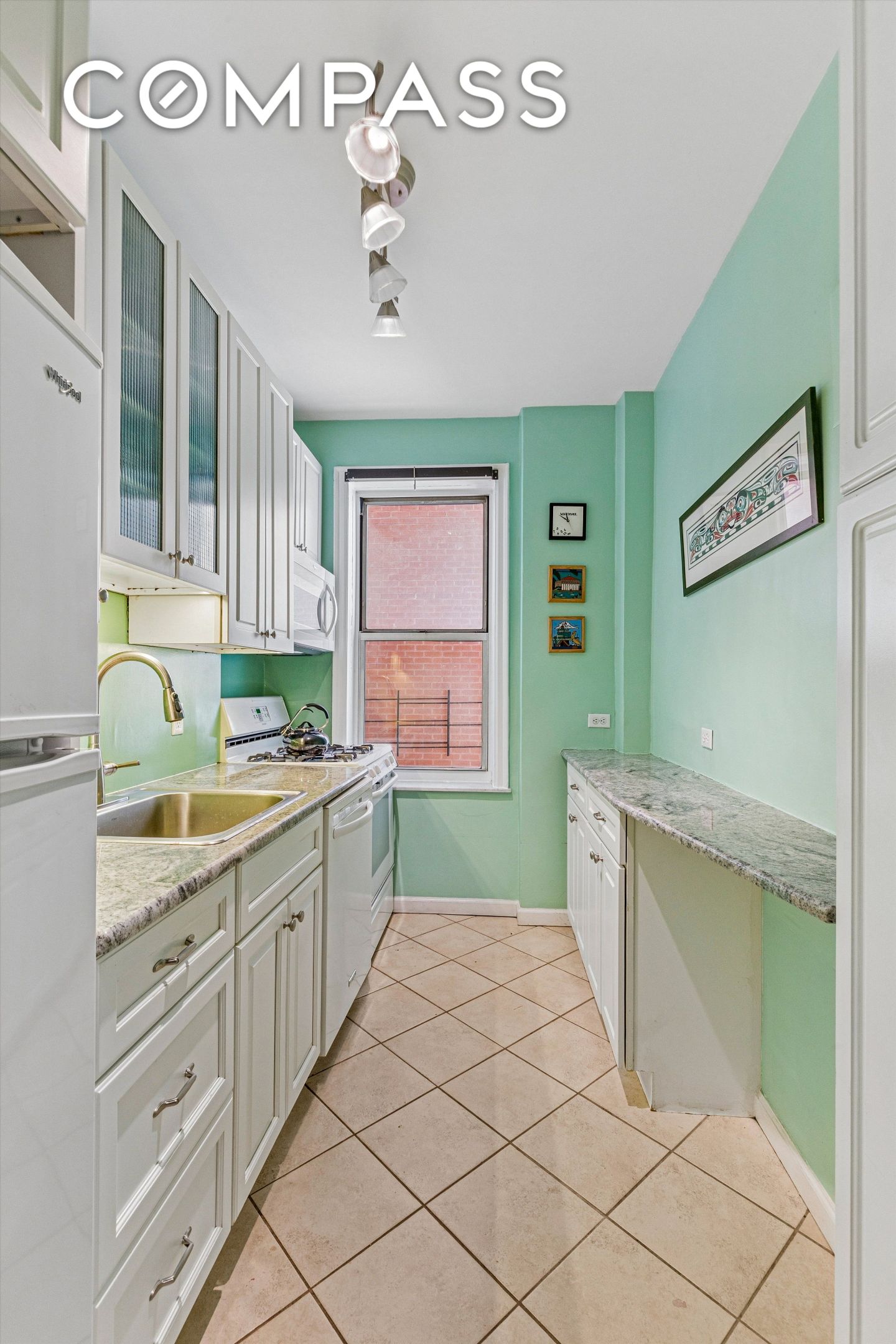 #9 photo, 680 W 204th Street, Inwood , NY 10034