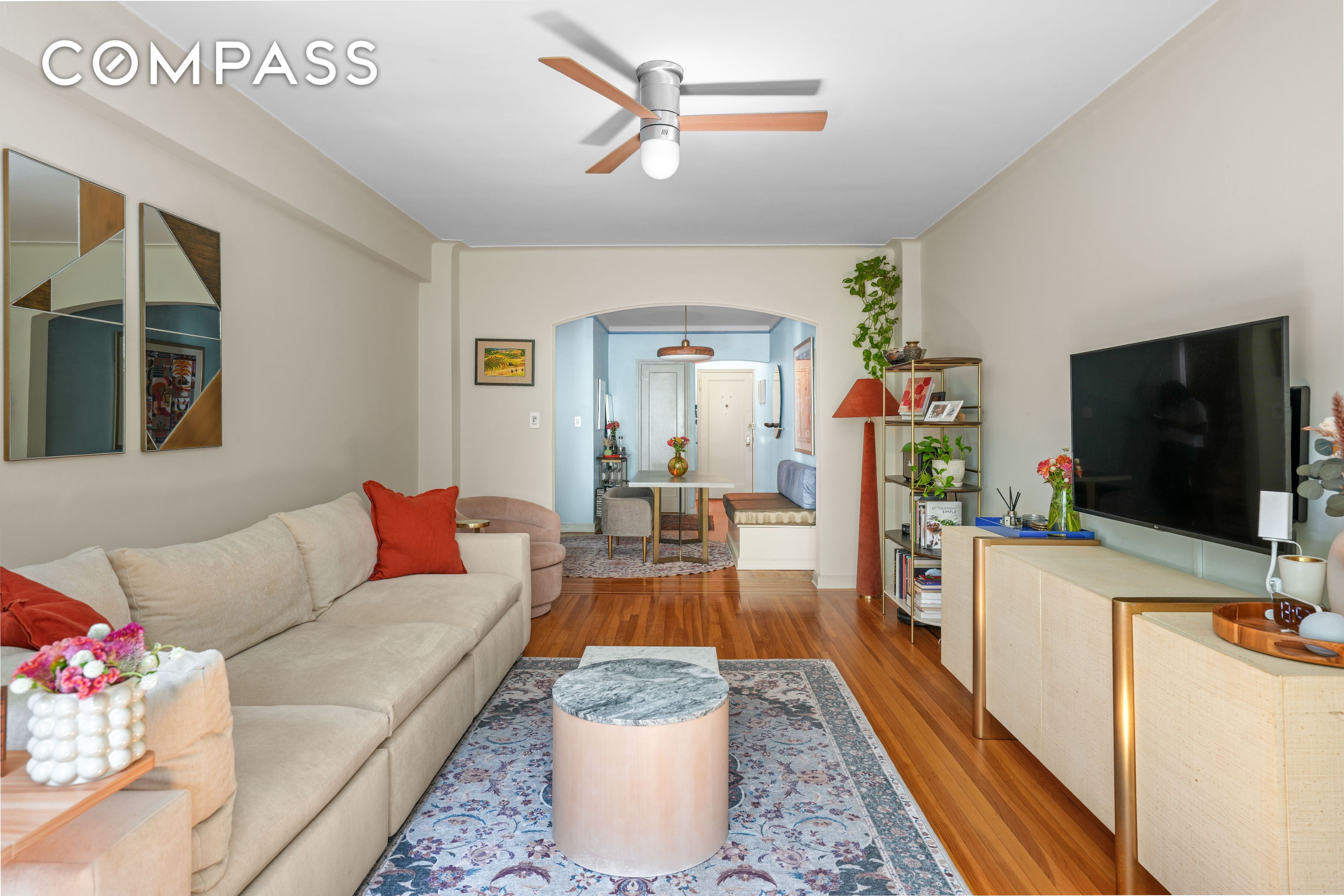 #5 photo, 310 W 55th Street, 맨해튼 Hell's Kitchen , NY 10019