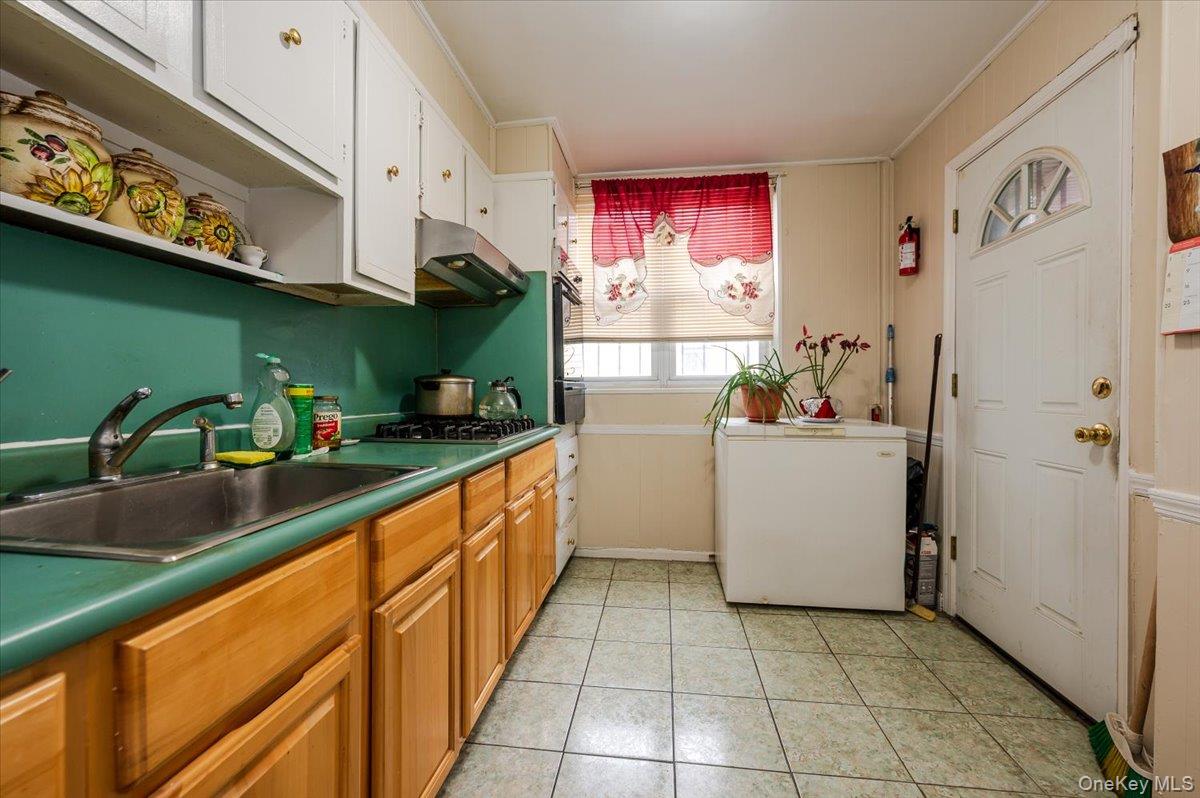 #7 photo, 3304 Bouck Avenue, Bronx , NY 10469