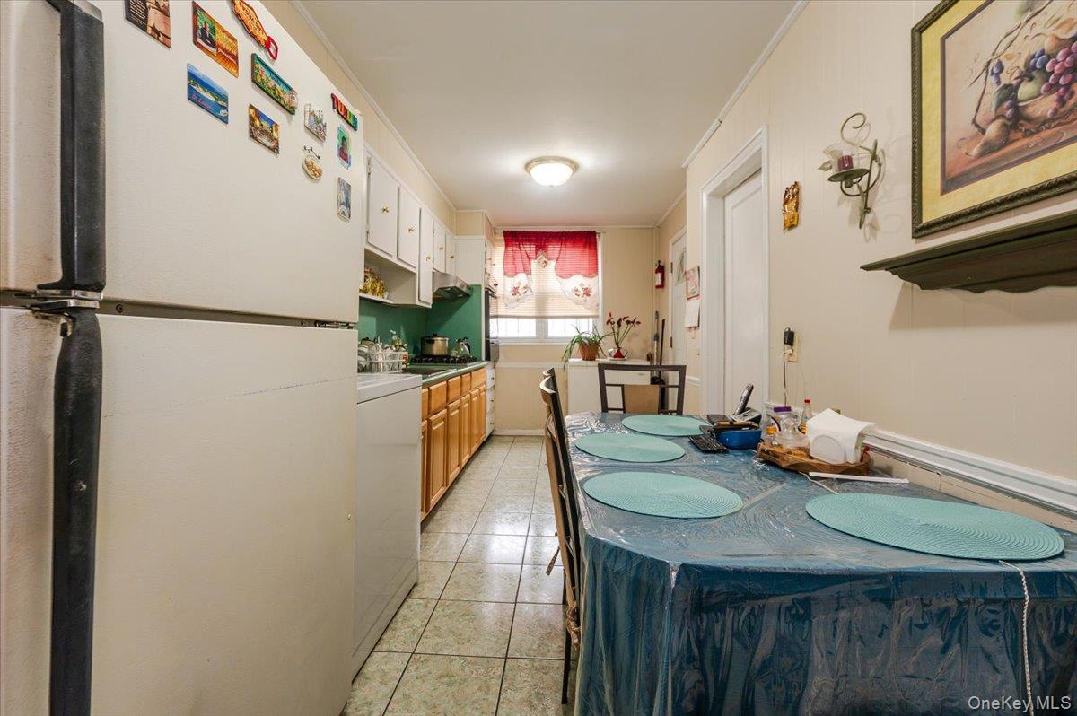 #8 photo, 3304 Bouck Avenue, Bronx , NY 10469