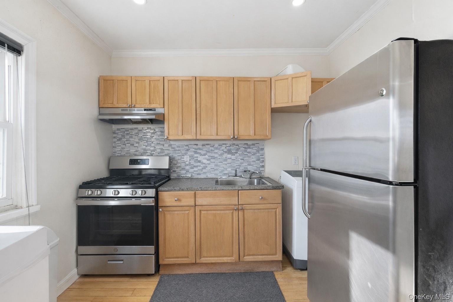 #3 photo, 80 Lincoln Avenue, Pelham , NY 10803