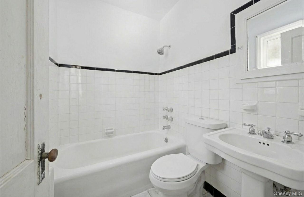 #15 photo, 93 Stuyvesant Plaza, 뉴욕주 Mount Vernon , NY 10552