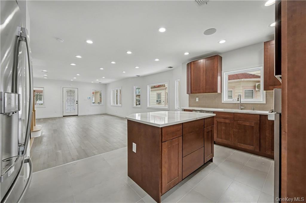 #10 photo, 3912 Lyme Avenue, הברונקס Brooklyn , NY 11224