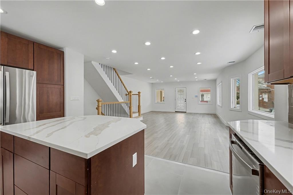 #11 photo, 3912 Lyme Avenue, הברונקס Brooklyn , NY 11224