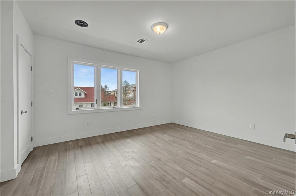 #20 photo, 3912 Lyme Avenue, הברונקס Brooklyn , NY 11224