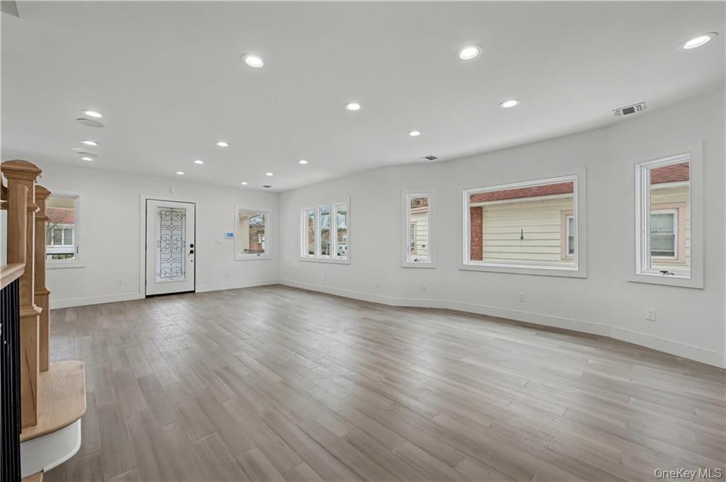 #4 photo, 3912 Lyme Avenue, הברונקס Brooklyn , NY 11224