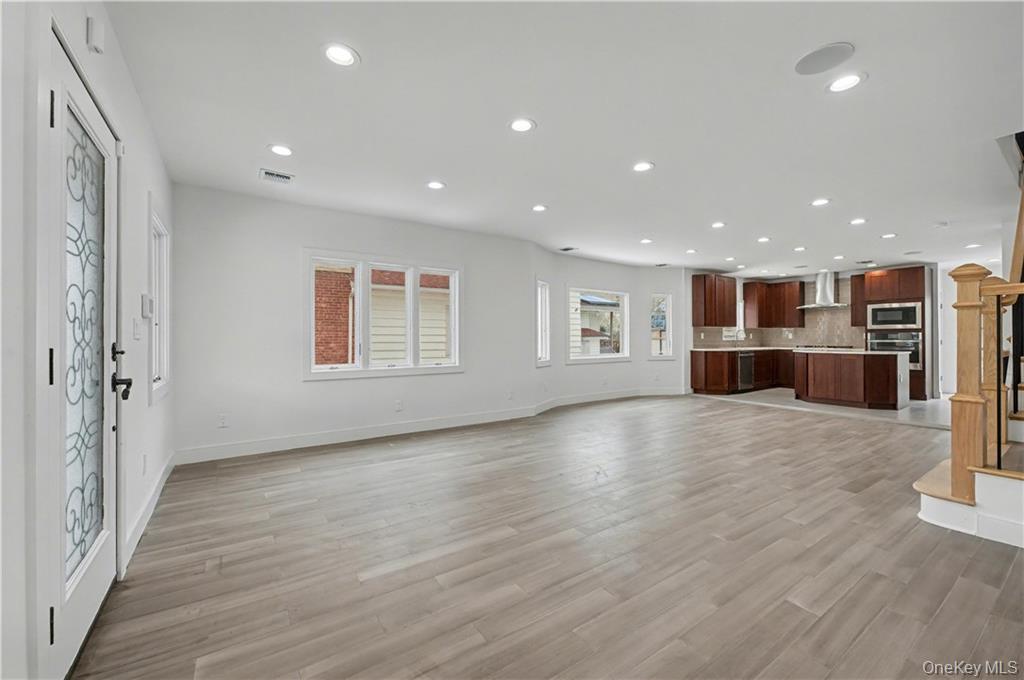 #5 photo, 3912 Lyme Avenue, הברונקס Brooklyn , NY 11224