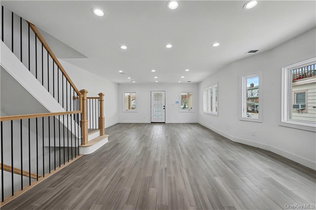 #6 photo, 3912 Lyme Avenue, הברונקס Brooklyn , NY 11224