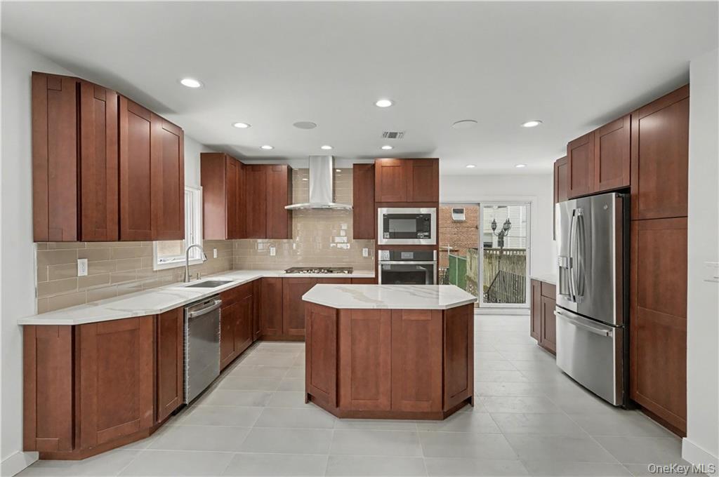 #8 photo, 3912 Lyme Avenue, הברונקס Brooklyn , NY 11224