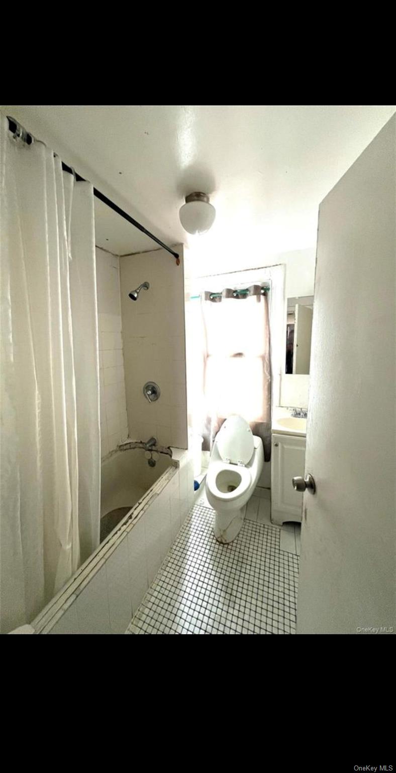 #4 photo, 11-51 Welling Court, 皇后区 Astoria , NY 11102