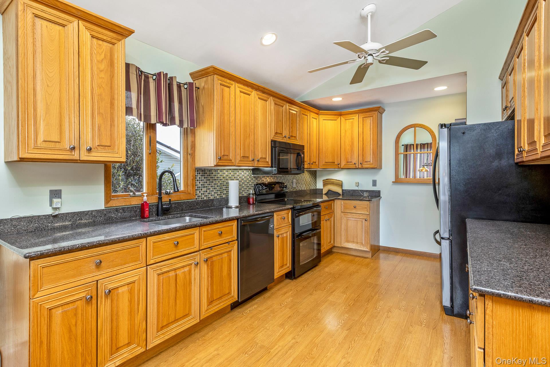 #16 photo, 173 Fifty Acre Road, Саффолк ‖ Smithtown , NY 11787