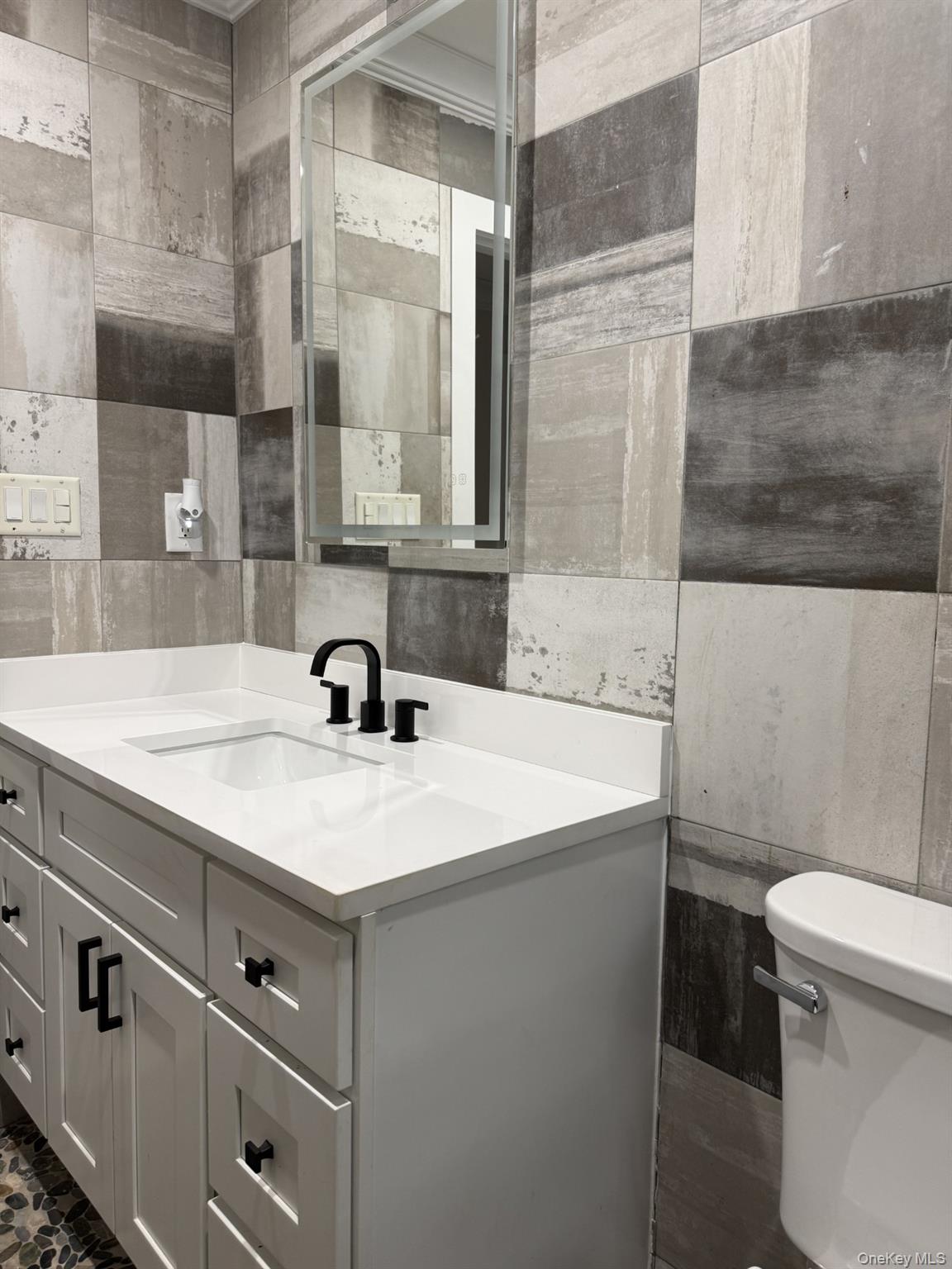 #19 photo, 11 Bayview Avenue, Lawrence , NY 11559