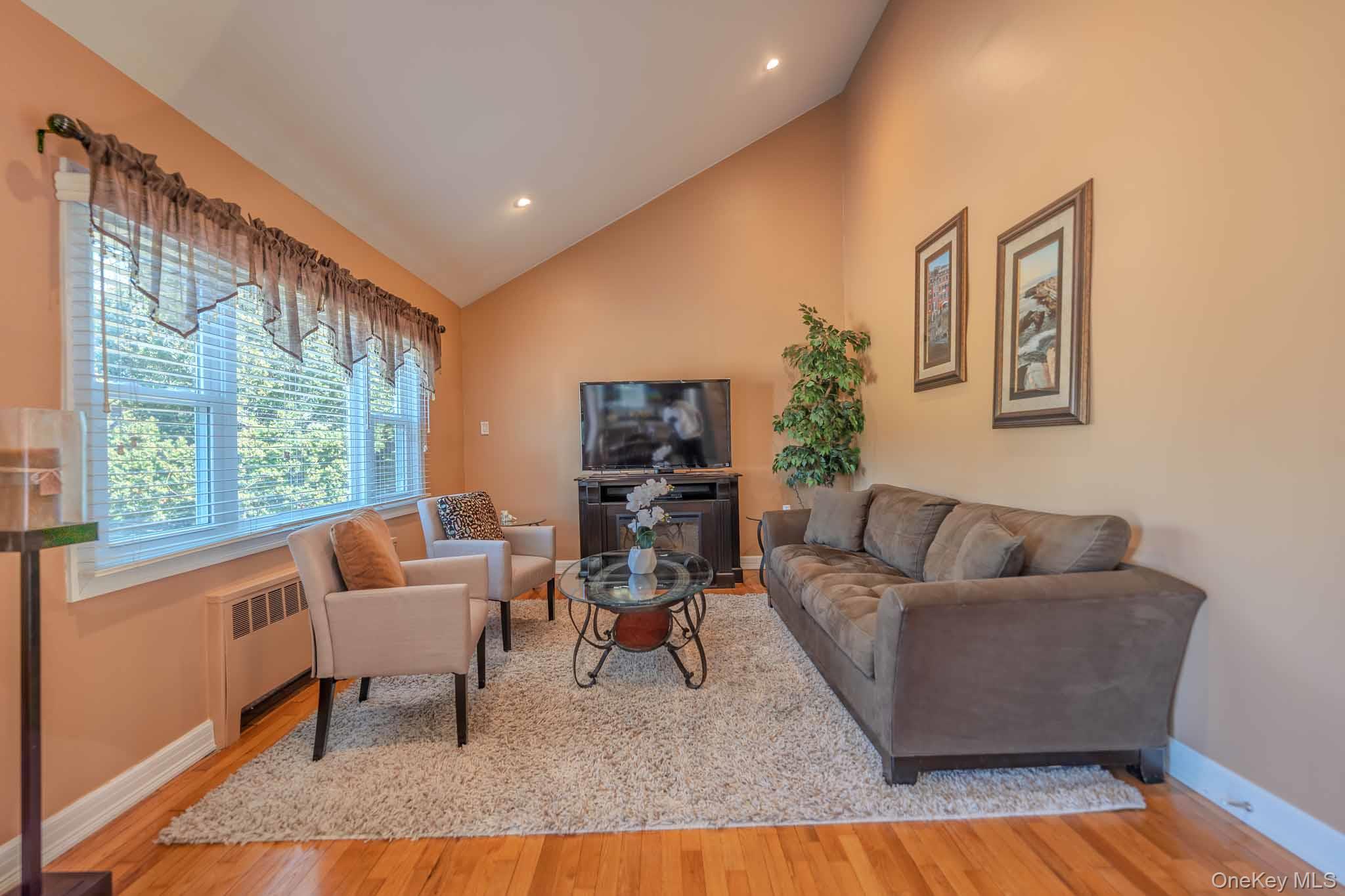 #10 photo, 519 Gwynn Street, 东长岛 Babylon , NY 11702