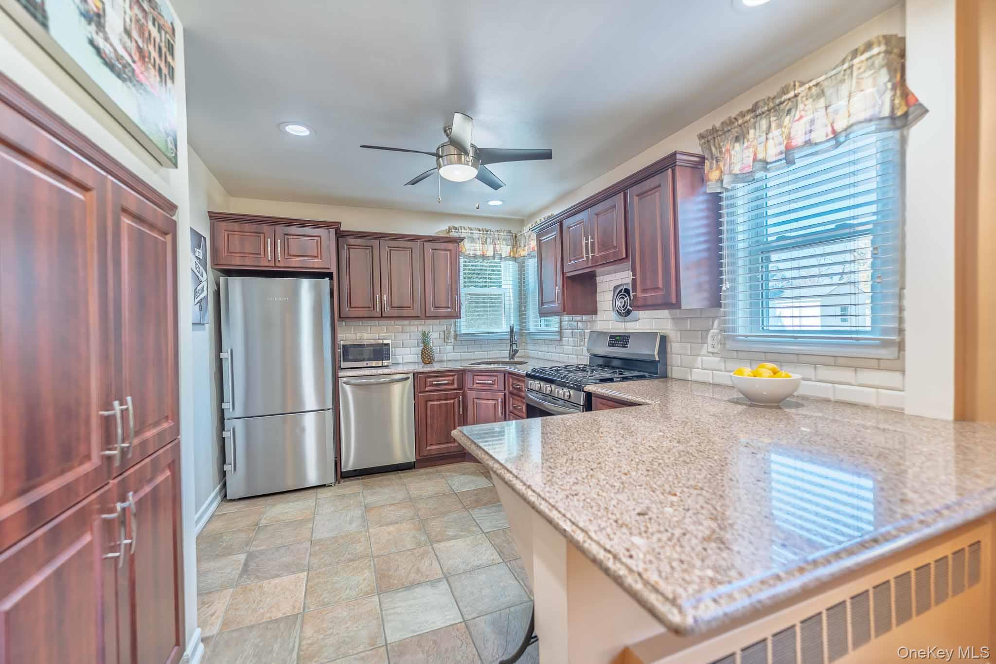 #13 photo, 519 Gwynn Street, 东长岛 Babylon , NY 11702