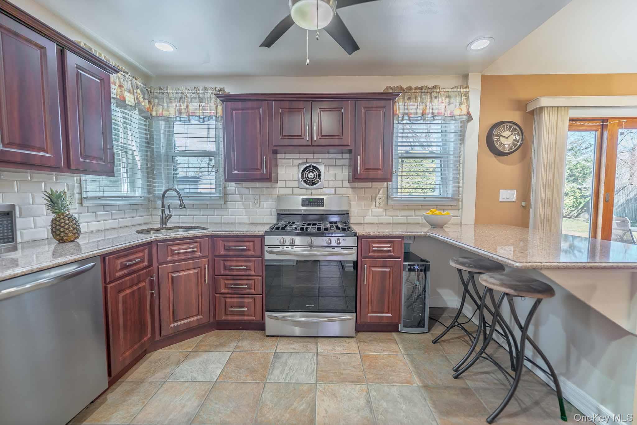 #15 photo, 519 Gwynn Street, 东长岛 Babylon , NY 11702